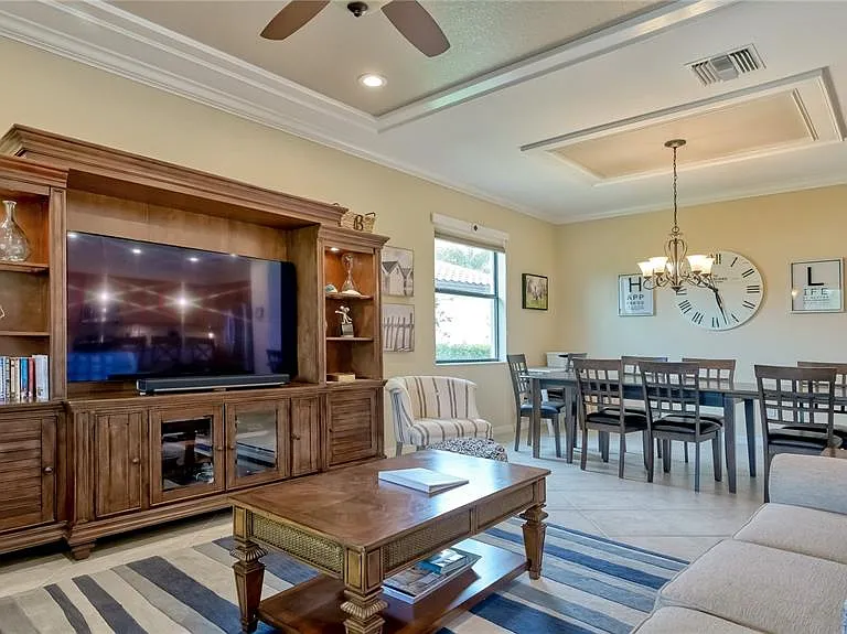 6888 Willowshire Way — Photo 14