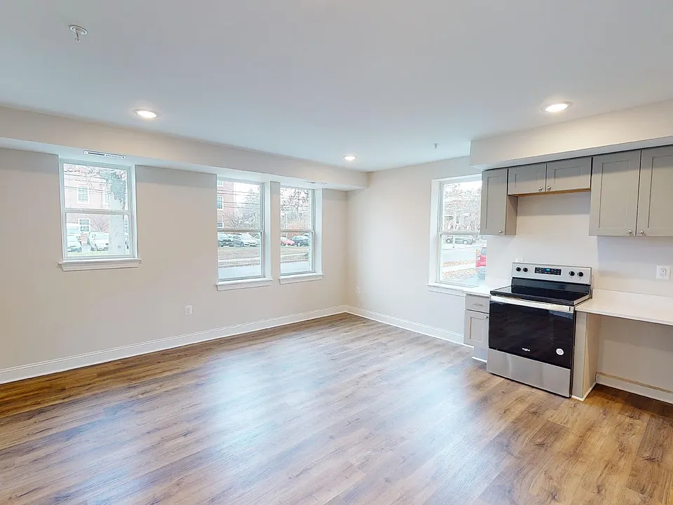 232 Hamilton St NW #106