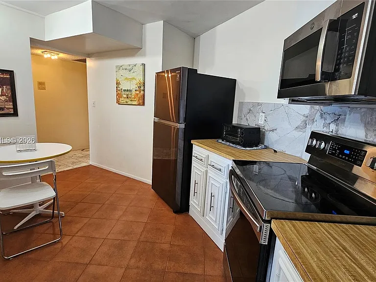 800 Parkview Dr #912 — Photo 4