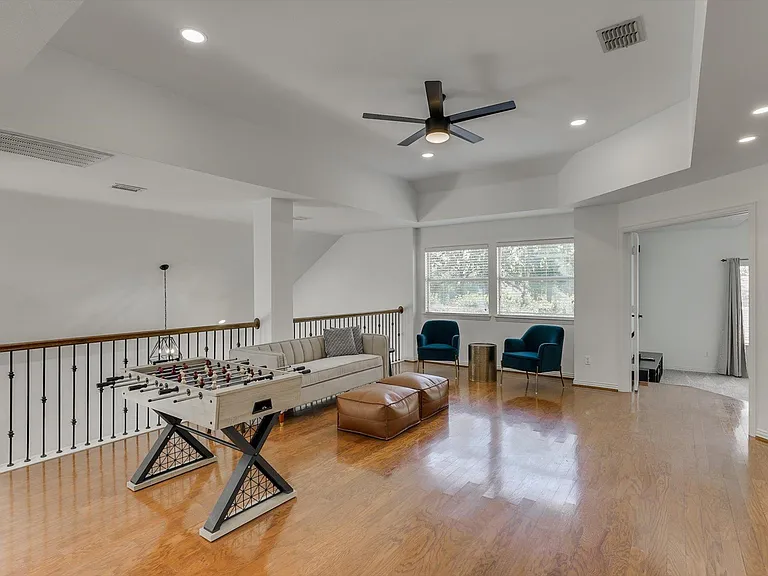 2410 Shorewood Ct — Photo 24