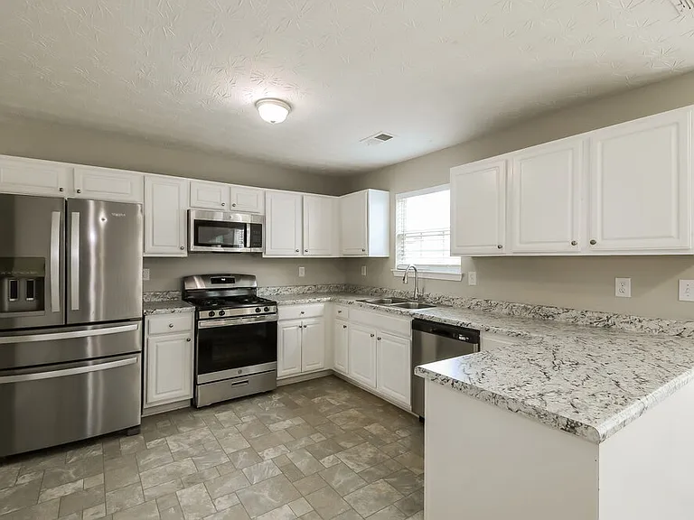 80 Greenway Dr — Photo 8