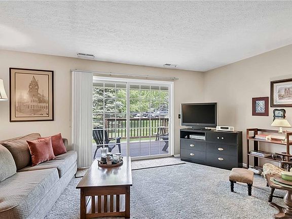 5th image of 6744 Rockridge Ct