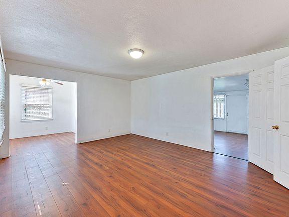 4th image of 13237 Avalon Blvd