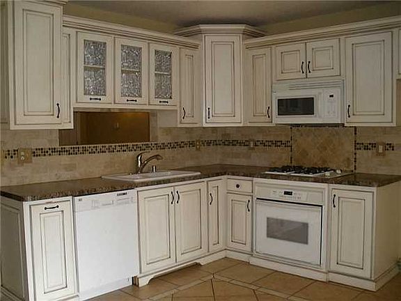 3rd image of 3315 Catherine Ann Dr