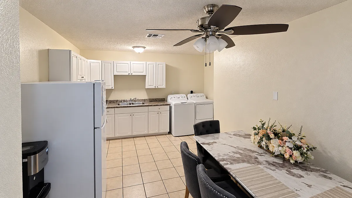 3 bed, 2.0 bath, 1045 sqft, $1,750 — Photo 4