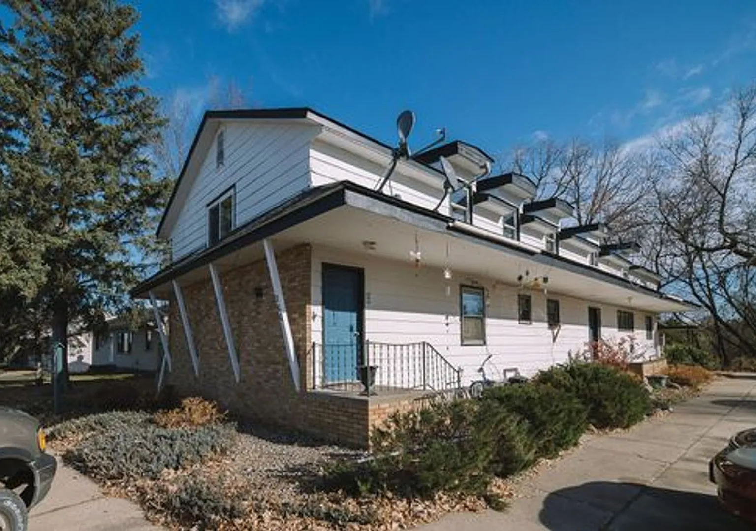 300 Norway Ave - LMRR Partners LLC — Photo 2