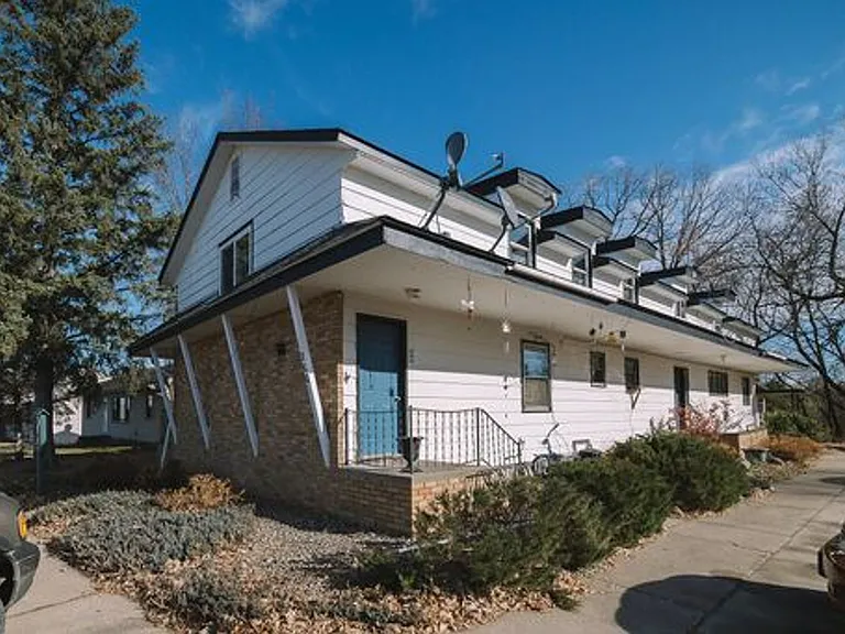 300 Norway Ave — Photo 2