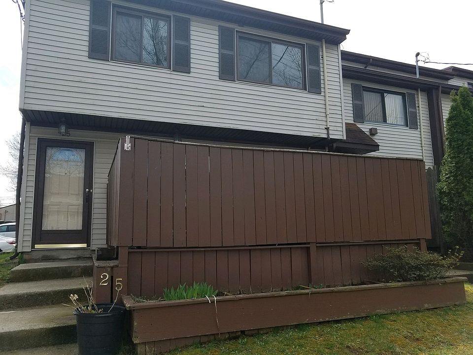1st image of 25 Lombard Ct