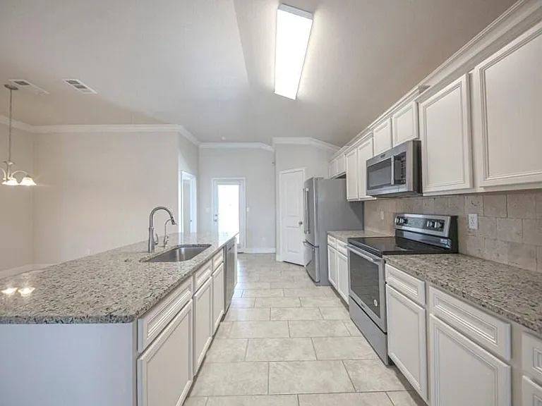 1603 Revolution Dr — Photo 5