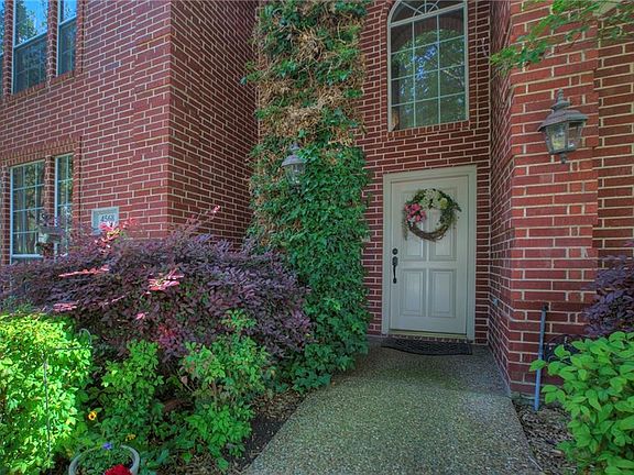 2nd image of 4568 Huntwick Dr