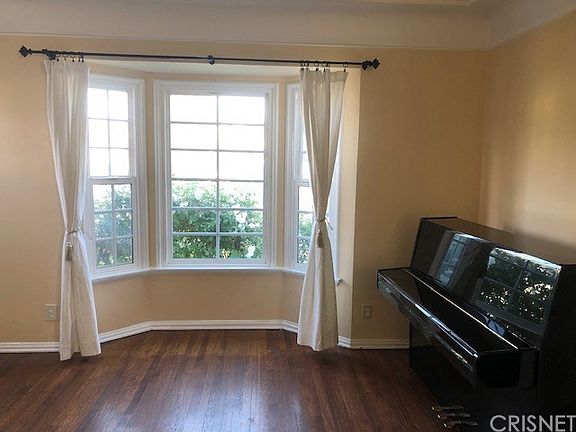 3rd image of 5553 Auckland Ave