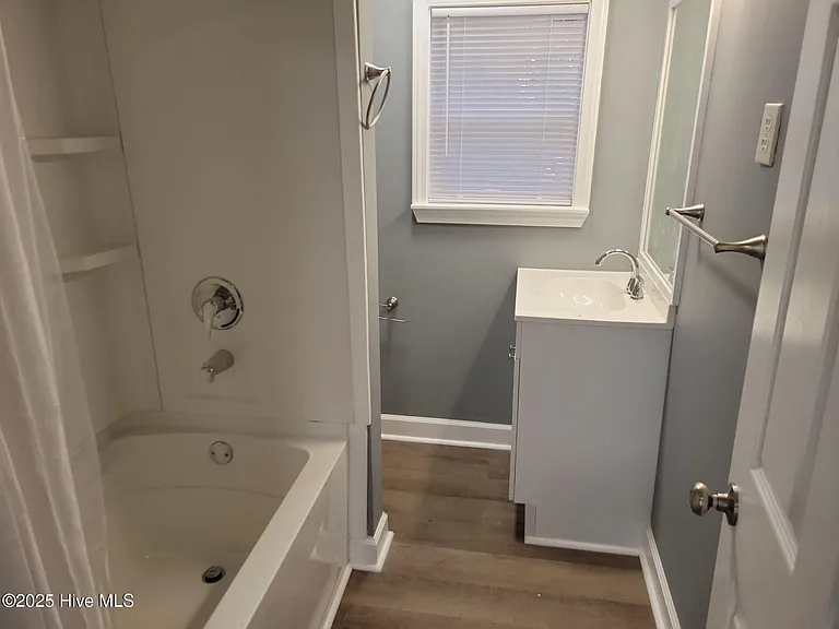 557 Circle Dr — Photo 18