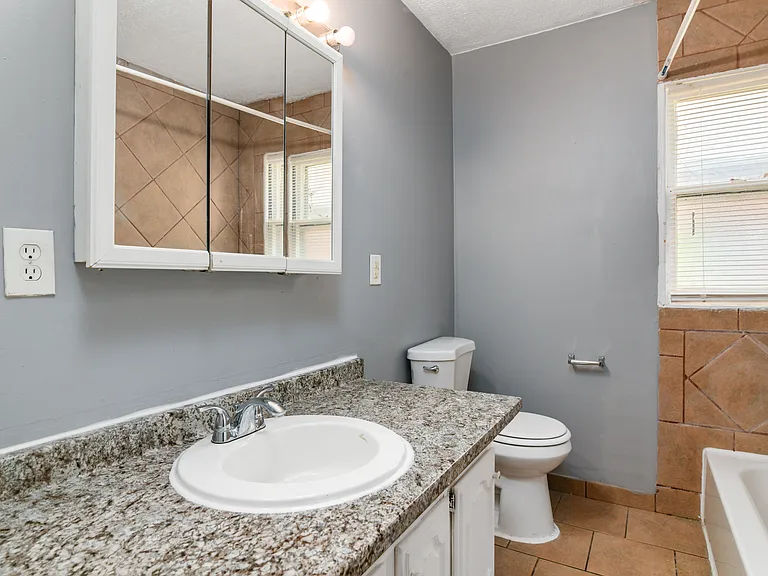 11262 Courville St — Photo 14