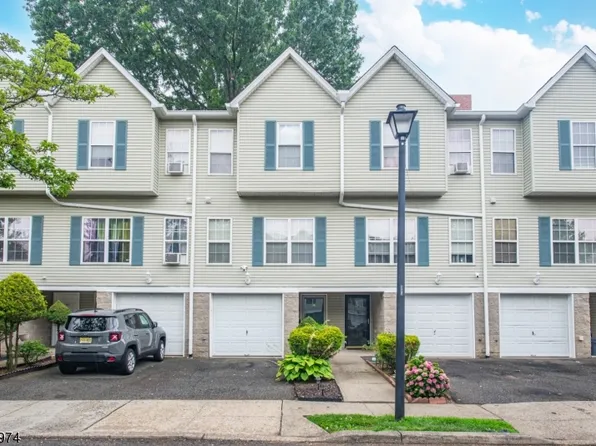 38 Carmella Ct, Newark City, NJ 07104