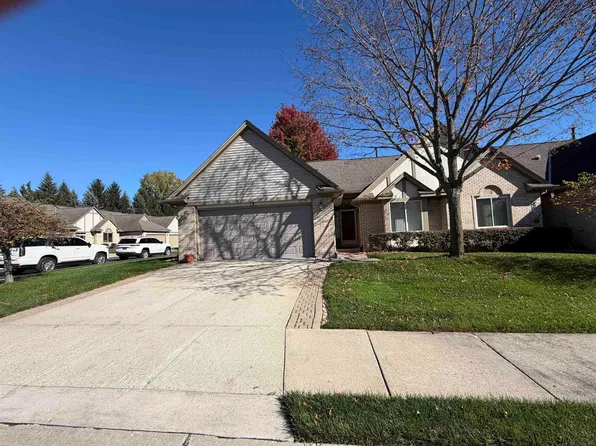 37750 Pebble Pointe Ct, Clinton Township, MI 48038