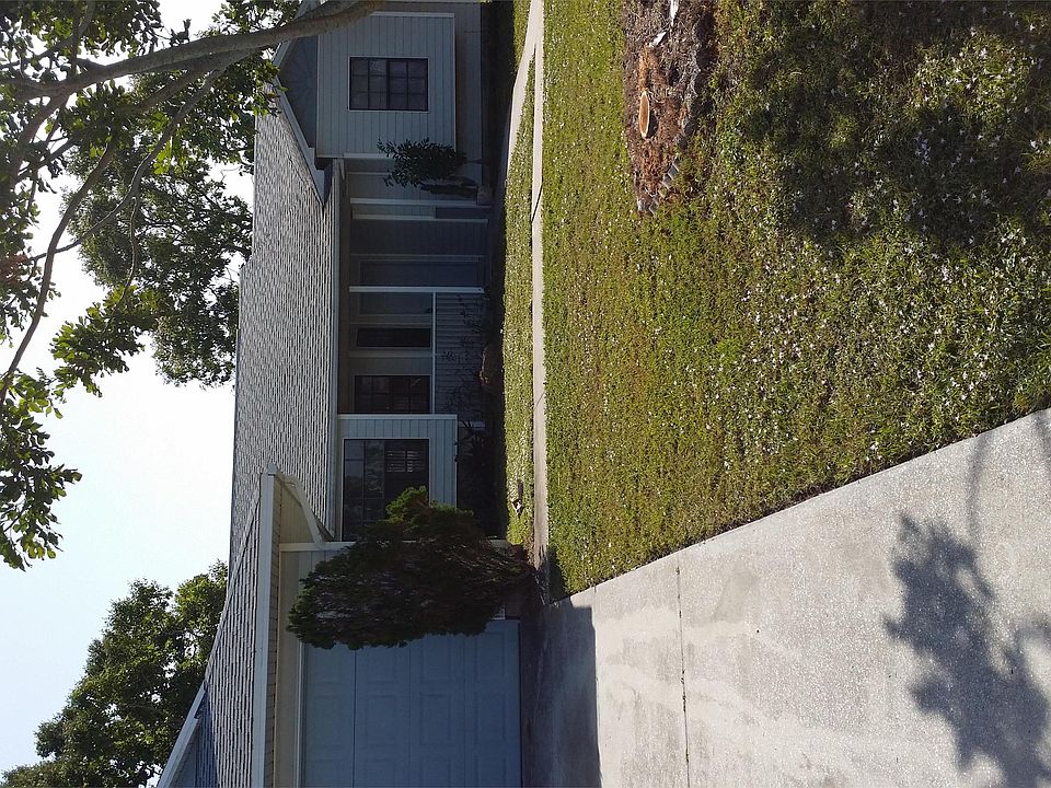 2nd image of 422 SE 8th St
