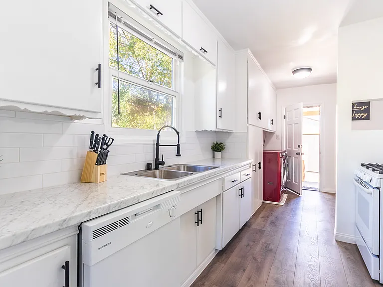 6010 Carpenter Ave — Photo 7