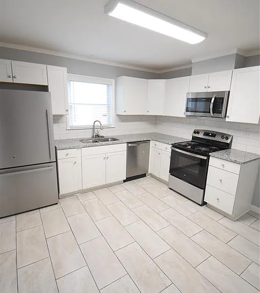 924 Edgegreen Dr — Photo 6