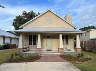 813 Pine St, Destin, FL 32541
