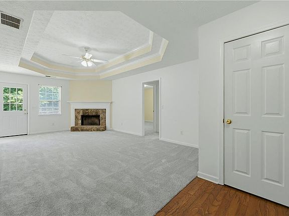 4th image of 85 Five Oaks Dr