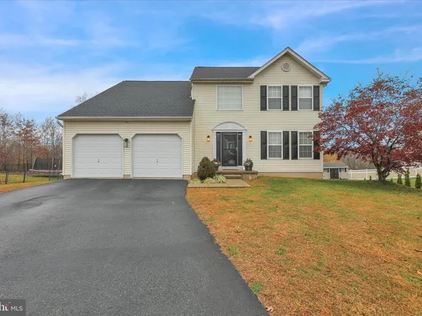 910 Clover Ln, Gilbertsville, PA 19525