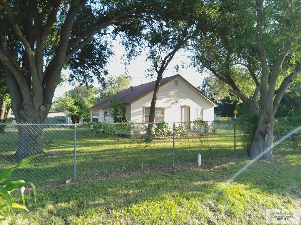 2 bed, 1.0 bath, 1064 sqft, $900 — Photo 4