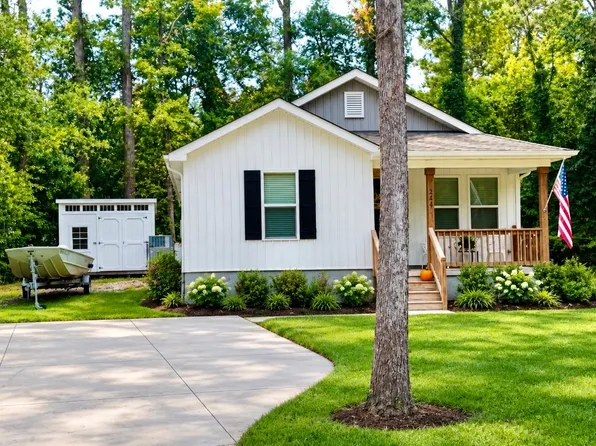 224 W Clark St, Burgaw, NC 28425