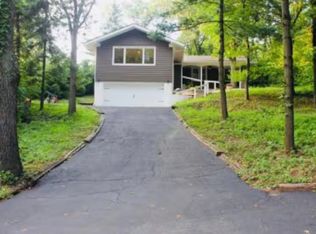 5 Lupine Ln, Dune Acres, IN 46304
