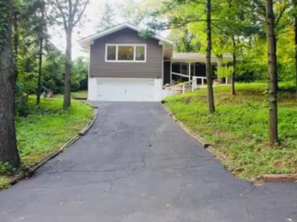 5 Lupine Ln, Dune Acres, IN 46304