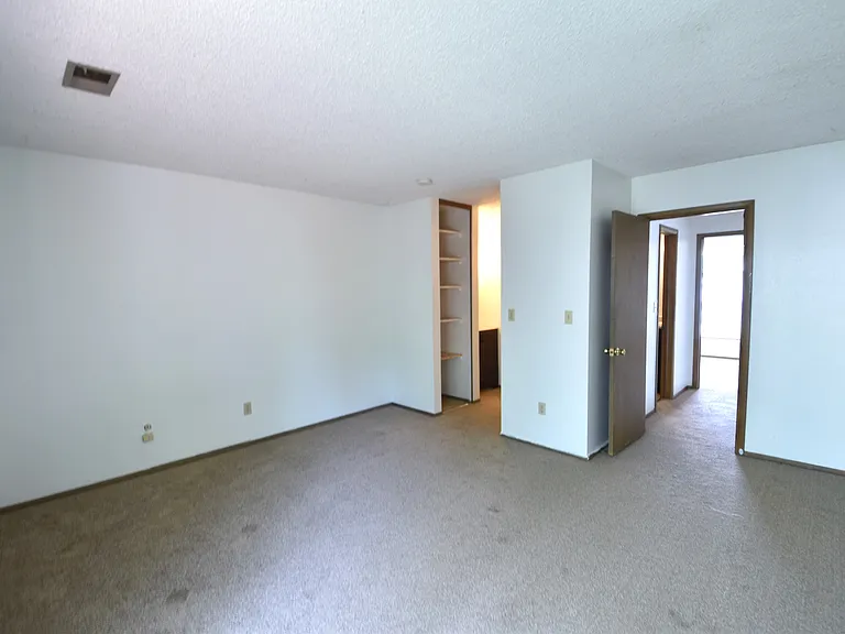 2643 Sherwood Cir — Photo 20