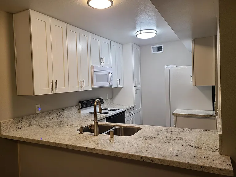 630 San Lorenzo St #4 — Photo 5