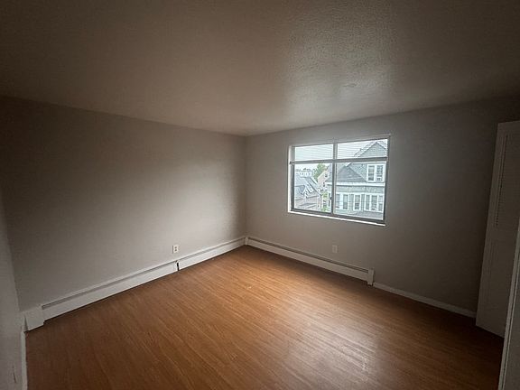 4th image of 25 Hamilton Ave APT 14
