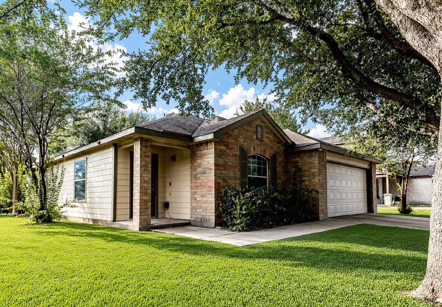 3 bed, 2.0 bath, $1,697 — Photo 1