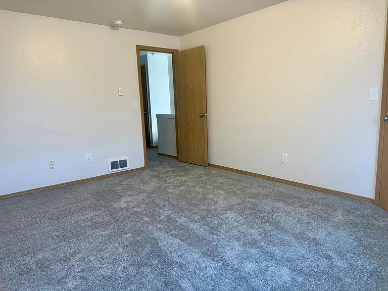 Village Glen Apartments — Photo 18