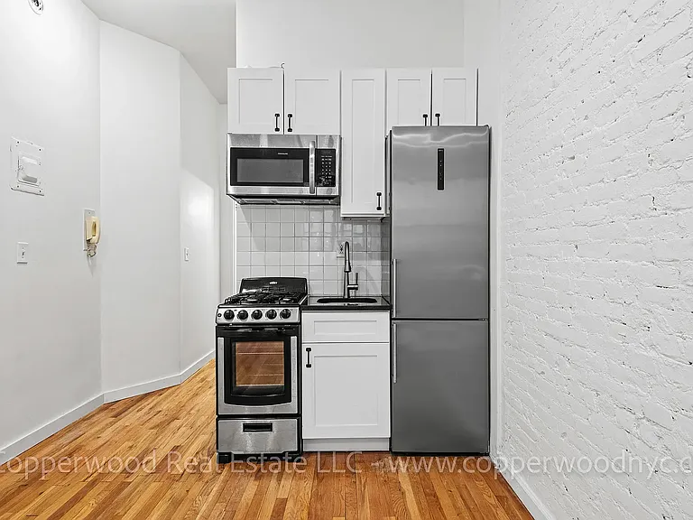 430 E 89th St #D — Photo 2