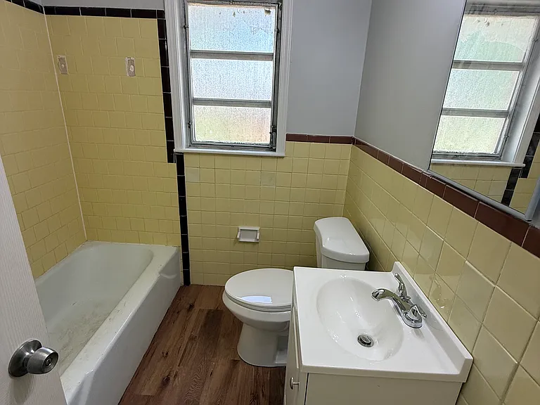 712 Langley Dr #1 — Photo 3