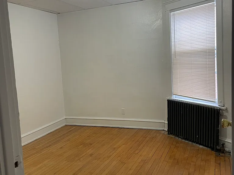2130 E Locust St — Photo 5