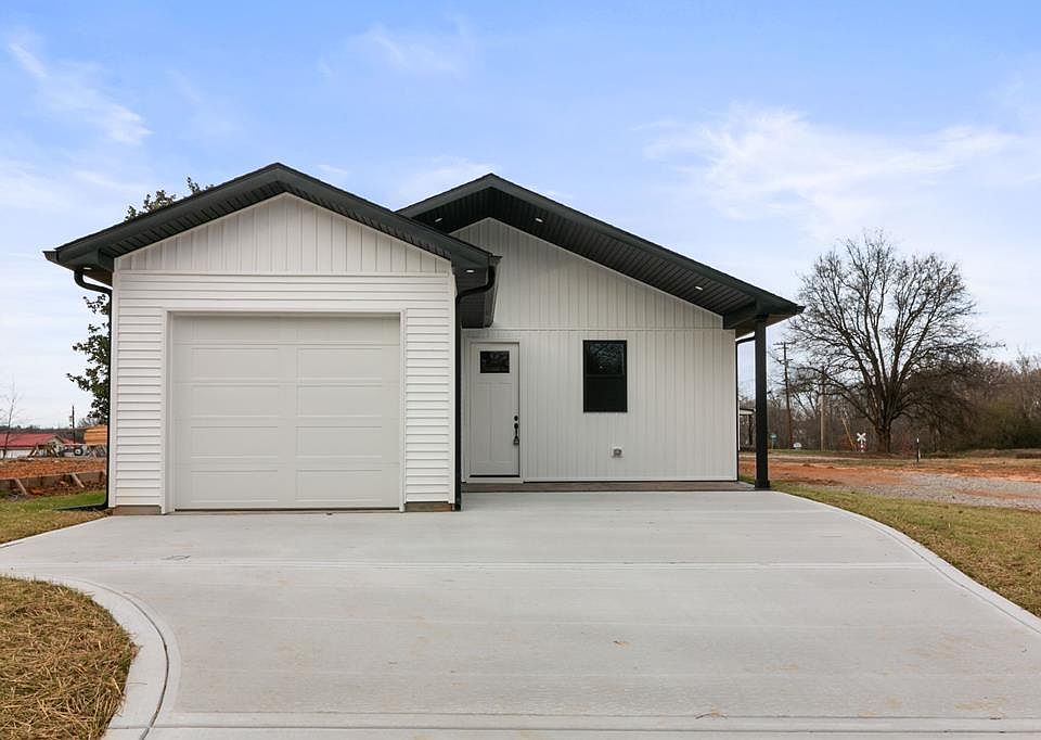 1st image of 14 Warren St