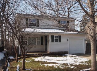 892 Chestnut Blvd, Willoughby, OH 44094