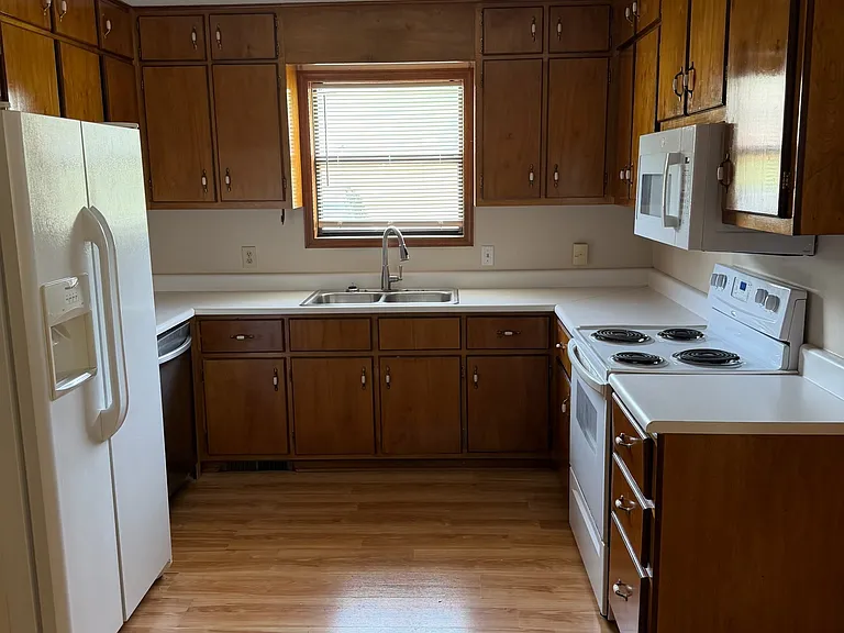 2519 Virginia Blvd NW — Photo 40