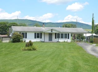 621 Violet Ln, Marion, VA 24354
