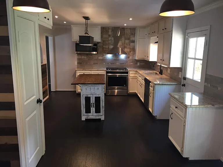 302 Baker Dr — Photo 3