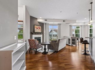 1256 County Road D E APT 101, Maplewood, MN 55109