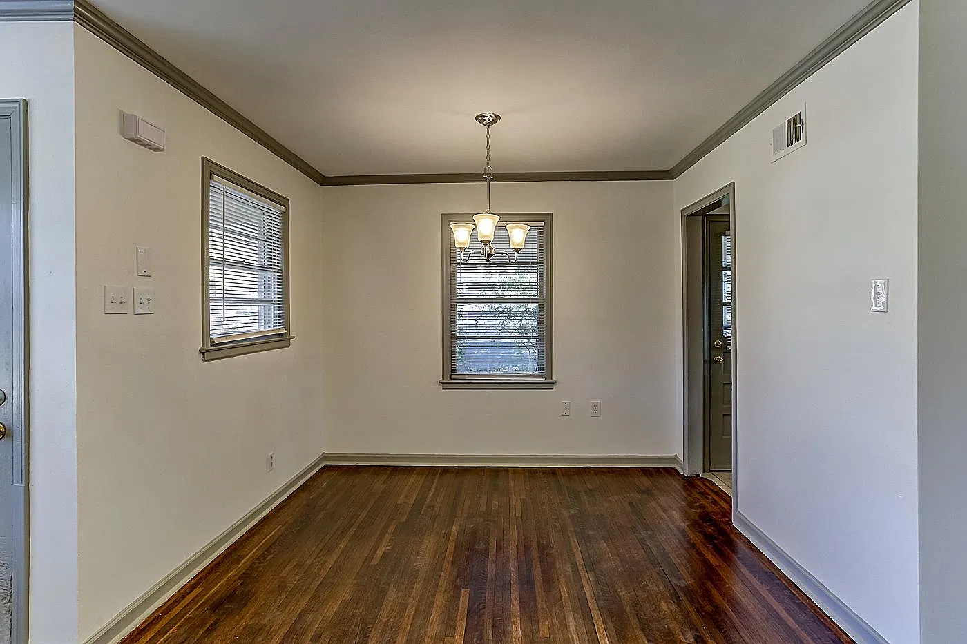 3 bed, 1.5 bath, 1053 sqft, $1,250 — Photo 4