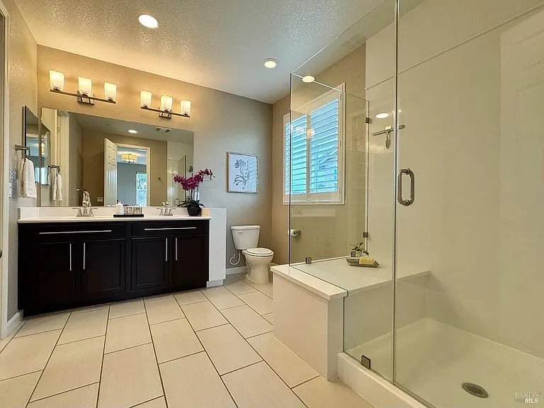 874 Erin Way — Photo 17