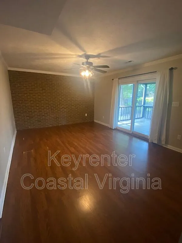 3 bed, 2.5 bath, 1835 sqft, $2,400 — Photo 3