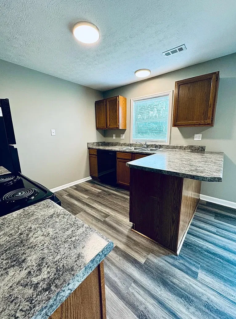 3 bed, 1350 sqft, $1,425 — Photo 4