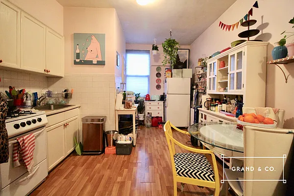 Rented by Grand & Co. | media 7