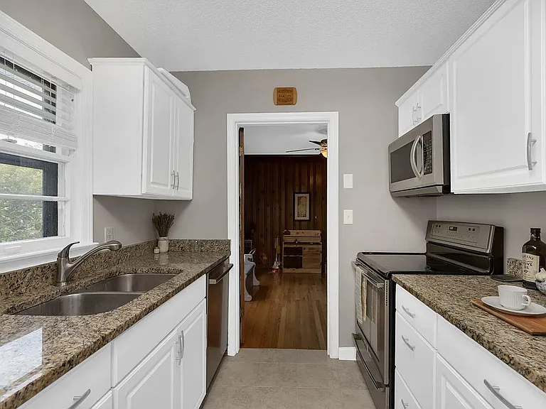 506 Acorn Ct — Photo 6