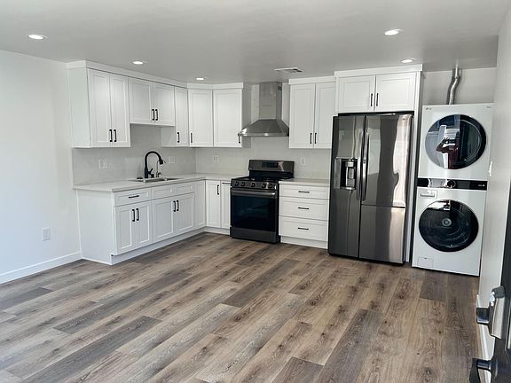 2nd image of 7718 N Glenoaks Blvd